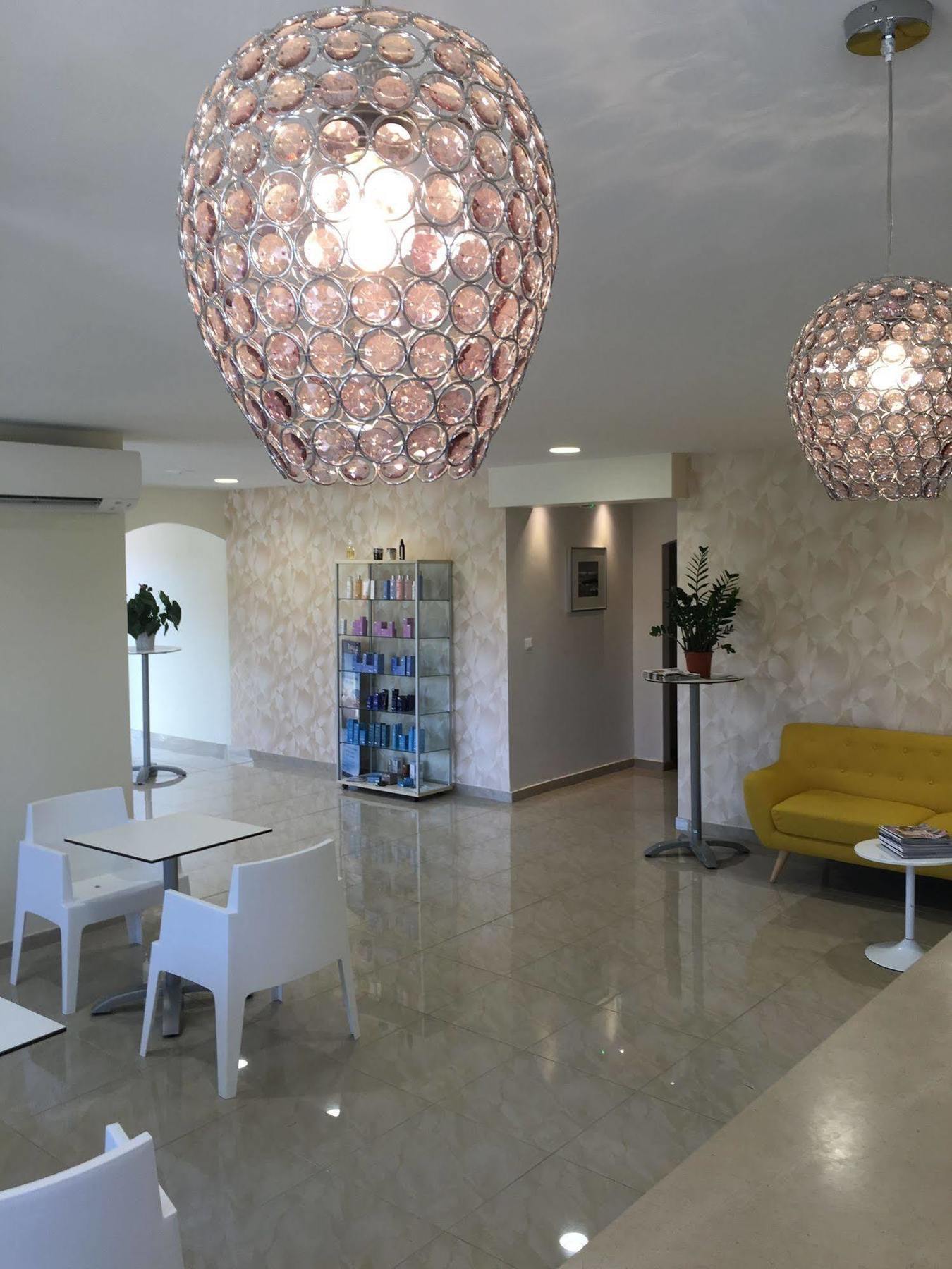 Appart'Hotel Et Chambres Essentiel Spa Arles Dış mekan fotoğraf